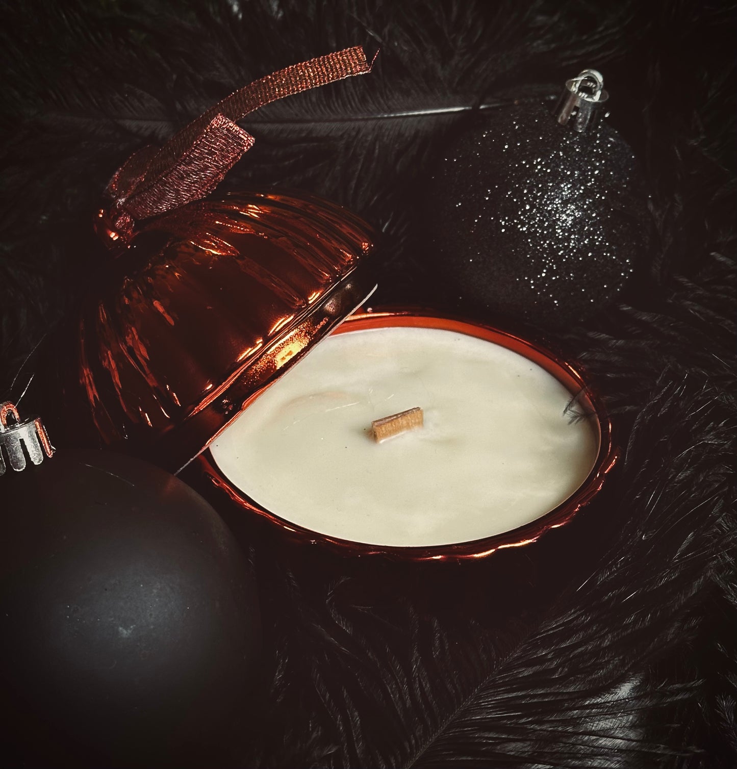 Twinkle Bauble Candle – Red | Festive Soy Wax Candle (200g)