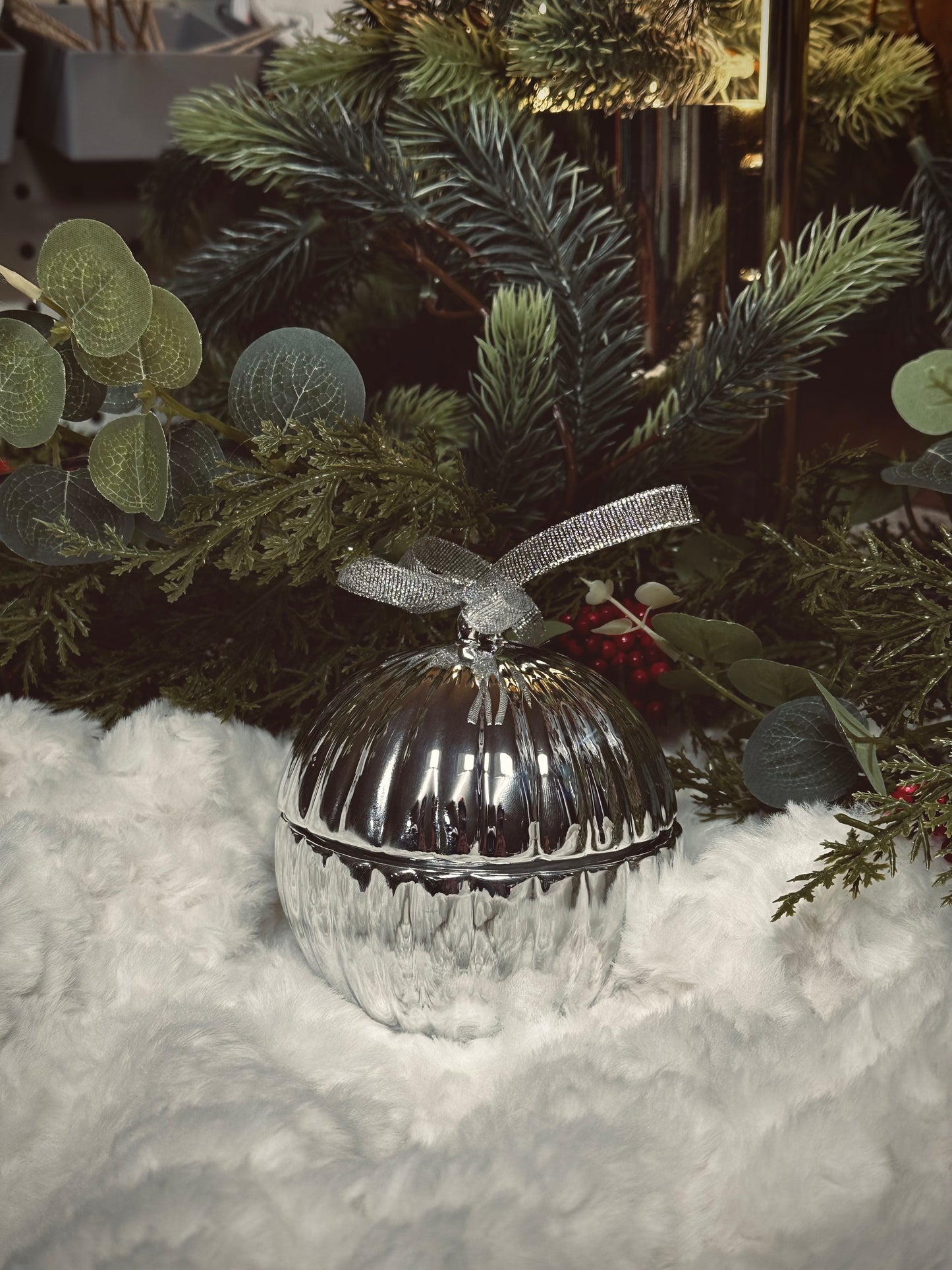 Twinkle Bauble Candle – Silver | Festive Soy Wax Candle (200g)