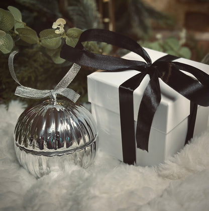 Twinkle Bauble Candle – Silver | Festive Soy Wax Candle (200g)