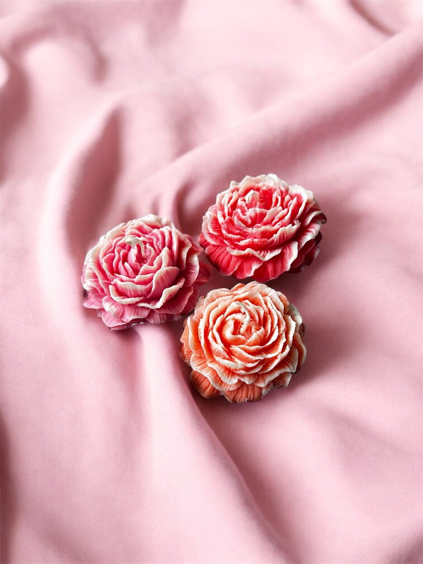Soft Bloom Candle – Handcrafted Flower-Shaped Decor
