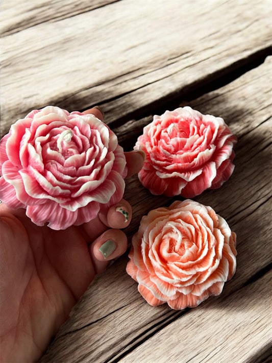 Soft Bloom Candle – Handcrafted Flower-Shaped Decor
